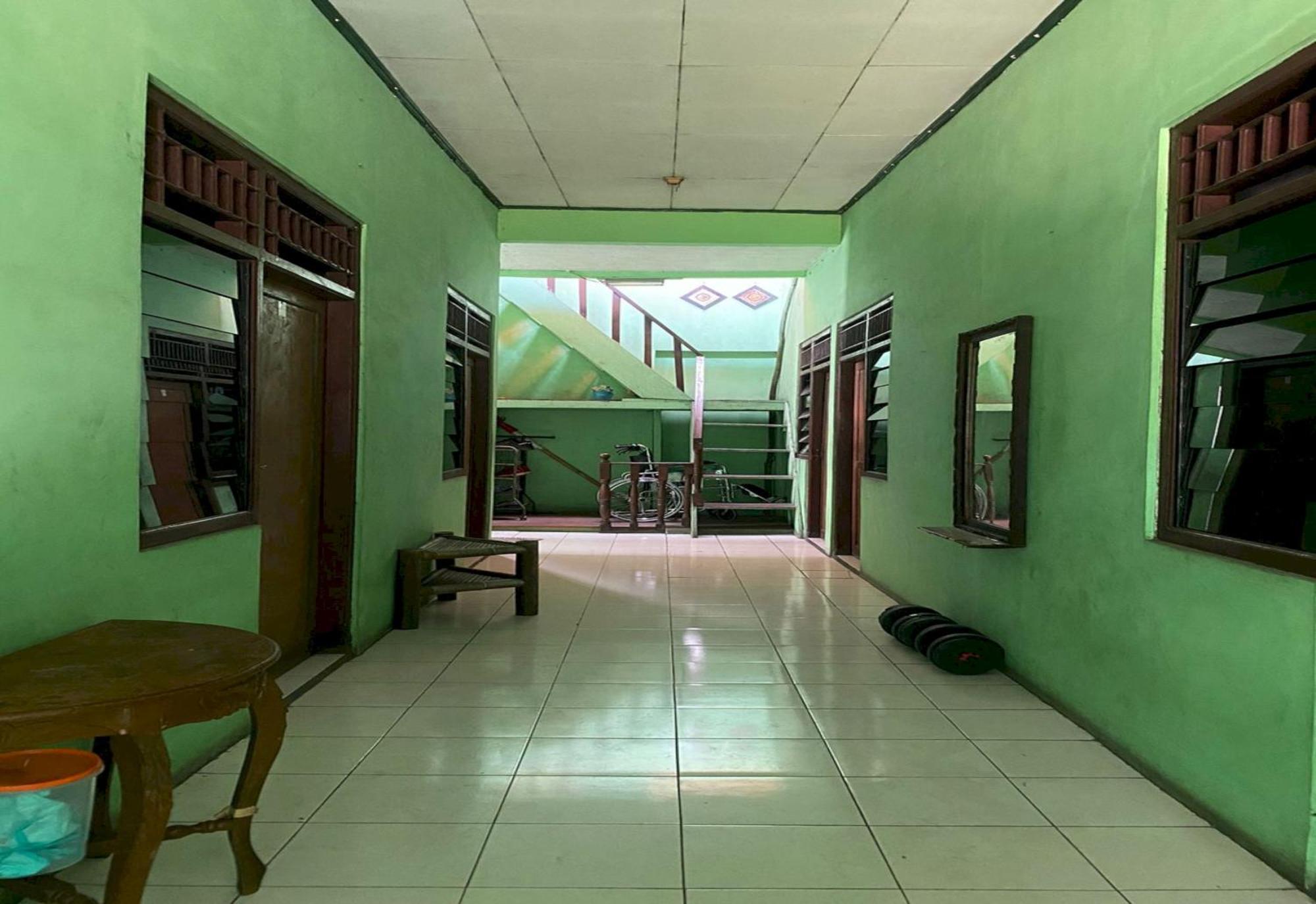 Hotel Spot On 94166 Kost Bunda Syariah Bekasi Esterno foto