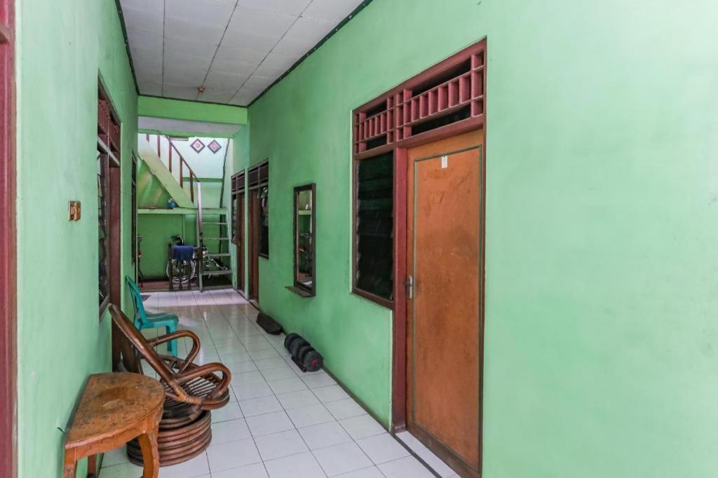 Hotel Spot On 94166 Kost Bunda Syariah Bekasi Esterno foto