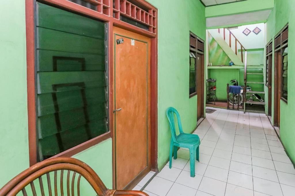 Hotel Spot On 94166 Kost Bunda Syariah Bekasi Esterno foto