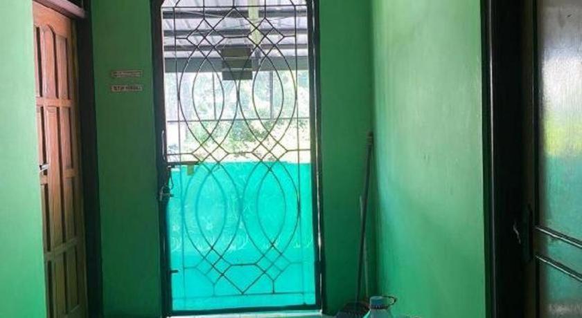 Hotel Spot On 94166 Kost Bunda Syariah Bekasi Esterno foto