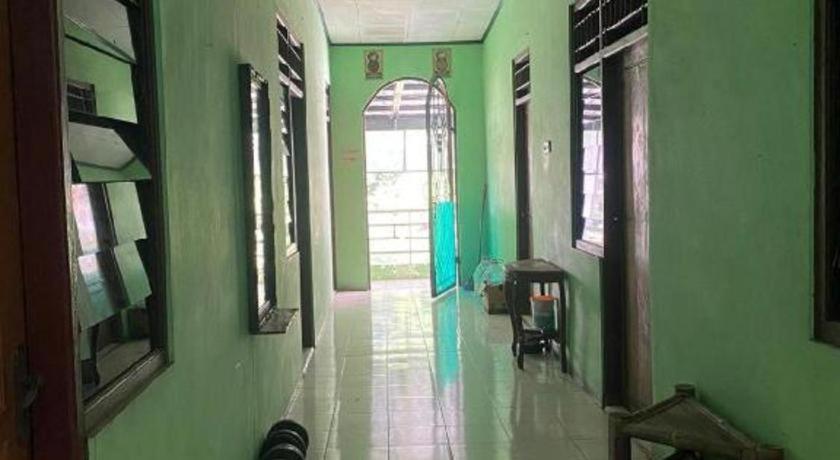 Hotel Spot On 94166 Kost Bunda Syariah Bekasi Esterno foto