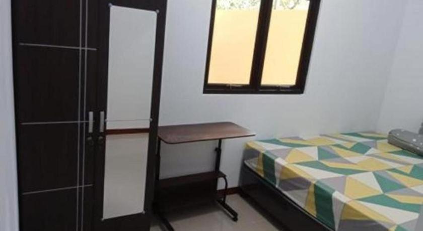 Hotel Spot On 94166 Kost Bunda Syariah Bekasi Esterno foto